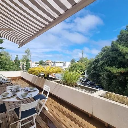 Apartment Nice 63 M With Terrace And Pool In *