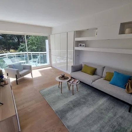 Nice 63 M With Terrace And Pool In *