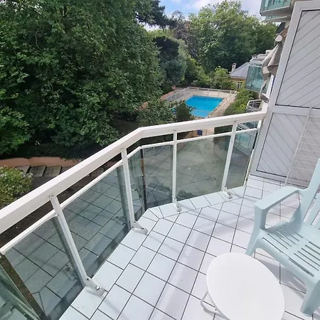 Nice 63 M With Terrace And Pool In