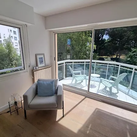 Nice 63 M With Terrace And Pool In * Biarritz