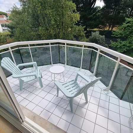 Nice 63 M With Terrace And Pool In Biarritz